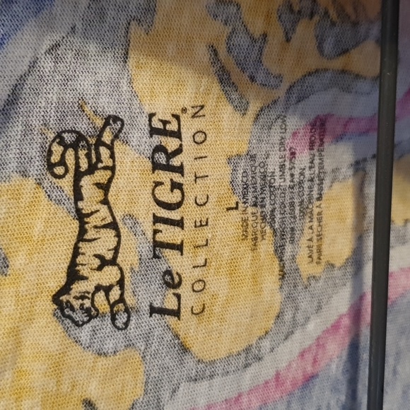 LeTigre Collection Comic Book Print Tshirt sz L - Picture 2 of 3